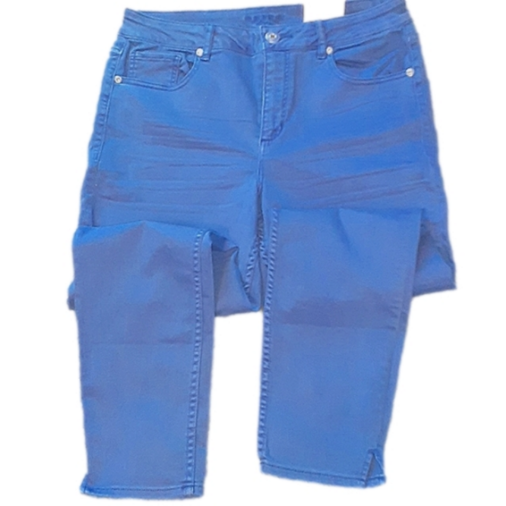NWT: A Dazzling BRIGHT BLUE & in A Sz 11/12